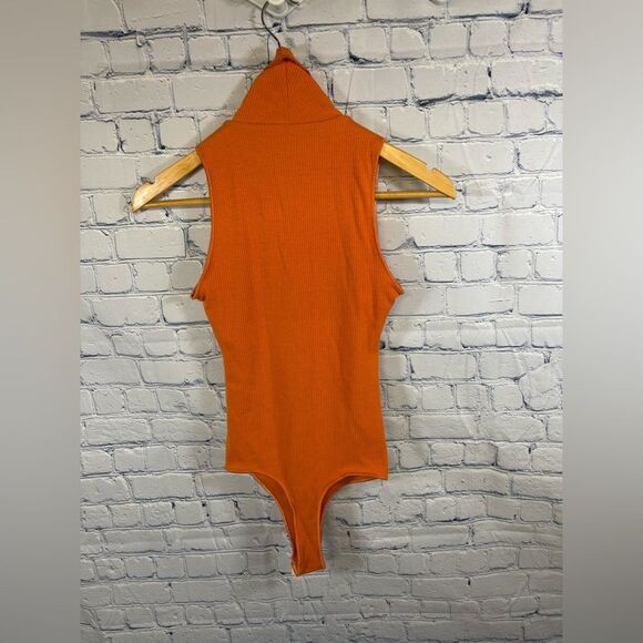 NWT Show Me Your Mumu Burnt Orange Ribbed Turtleneck Sleeveless Bodysuit XS - Picture 2 of 9